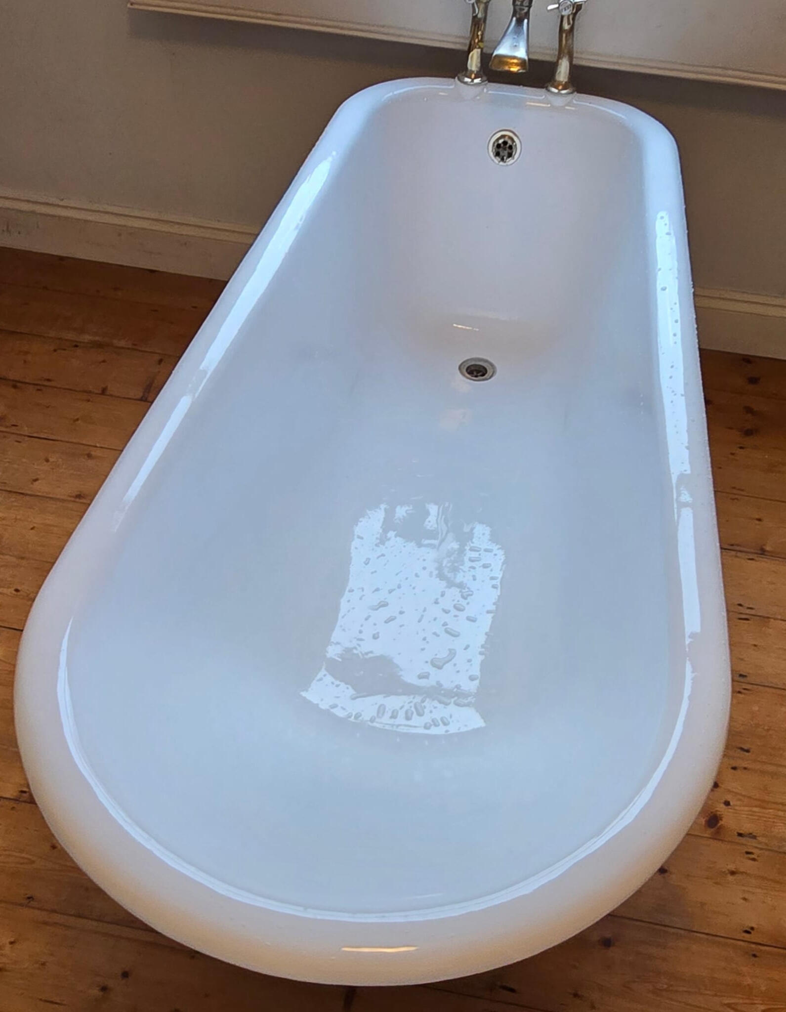 Cast iron bath re-enamelling and resurfacing in Caerleon, Newport